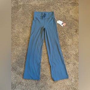 BNWT vuori daily wide leg yoga pants